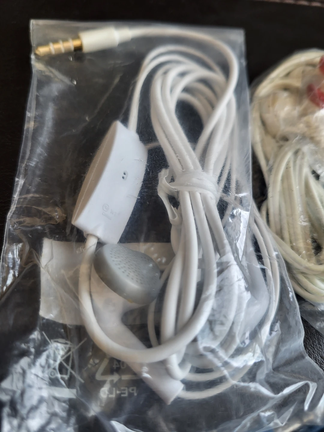 NEW! Assorted Earbuds - photo 2
