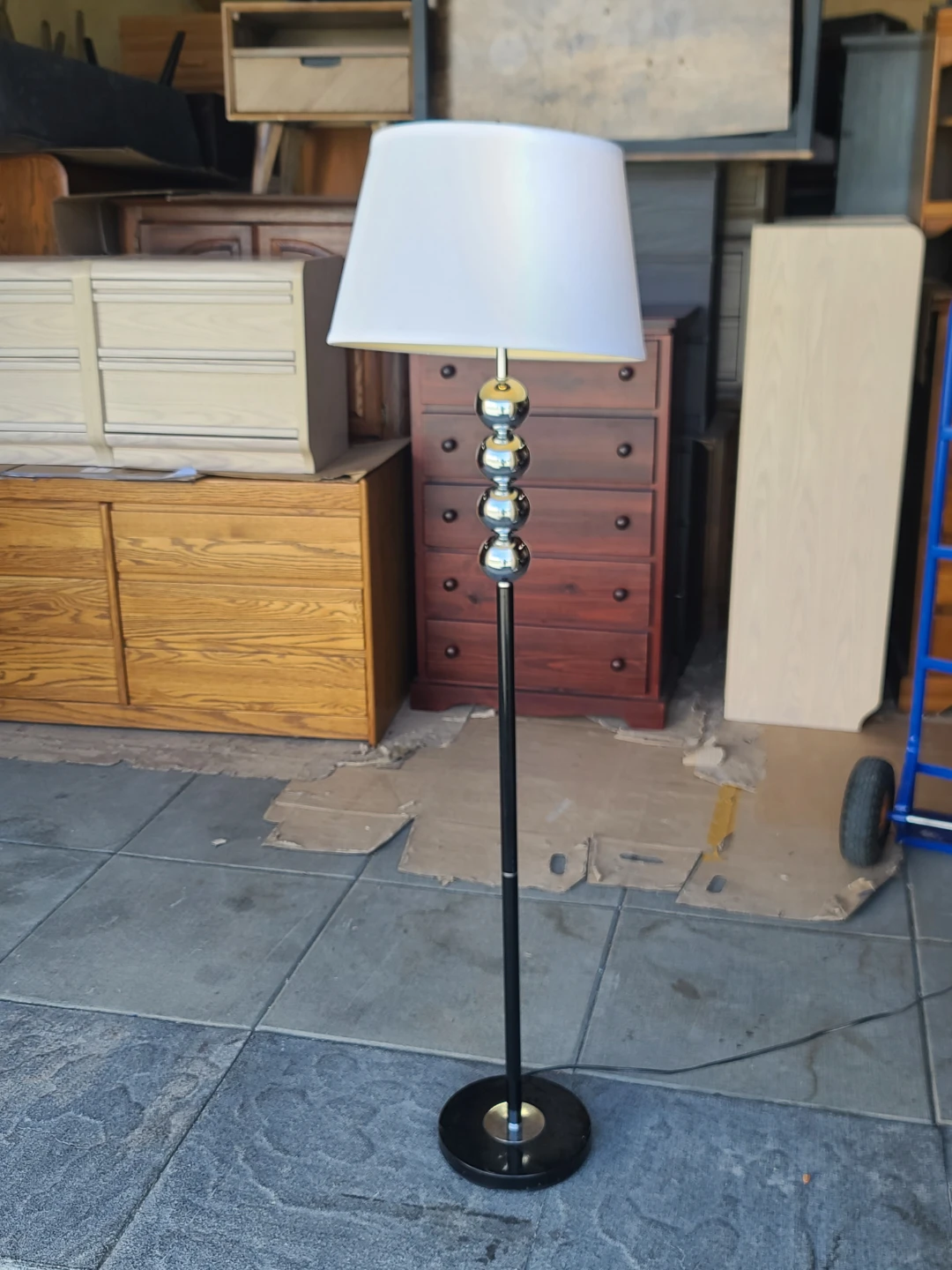 Floor Lamp with Stacked Sphere Accents