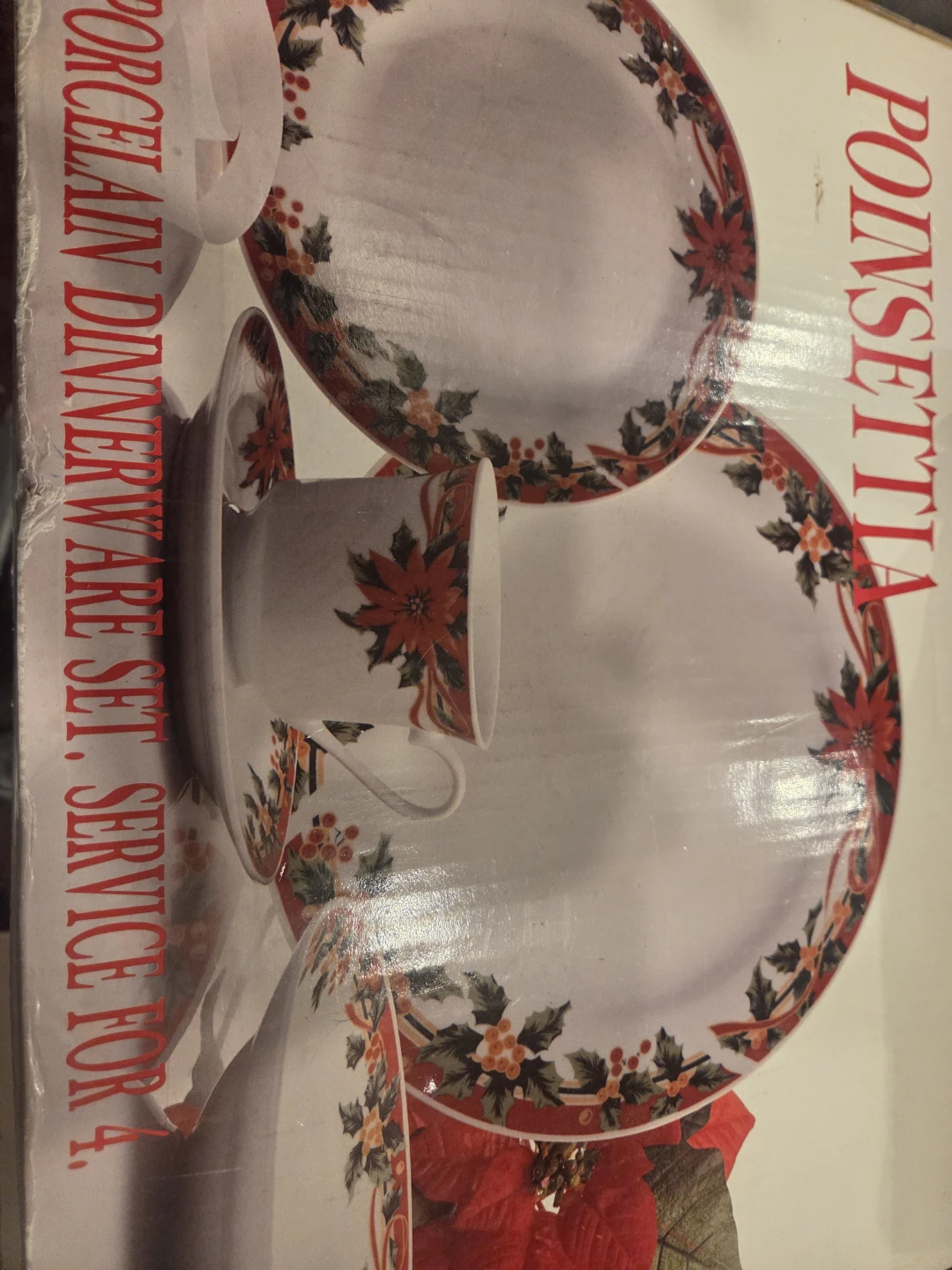 Poinsettia 20 Piece Porcelain Dinnerware Set - Service for 4