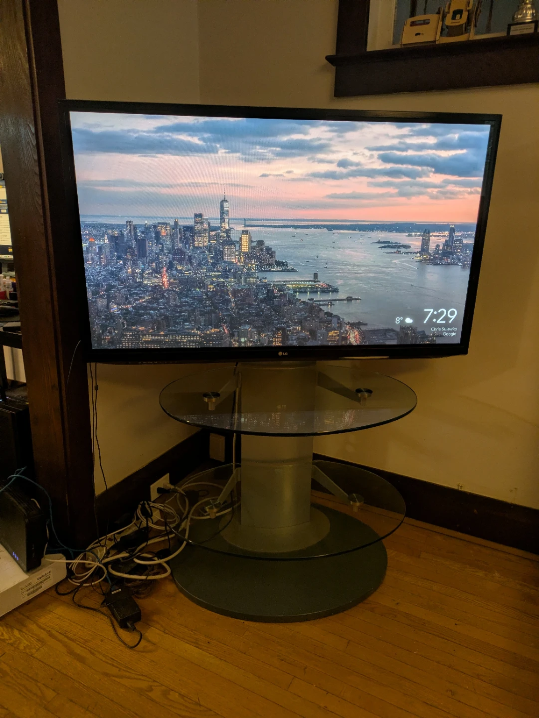 LG  50P A6500 TV and stand. Google Chrome cast. - photo 2