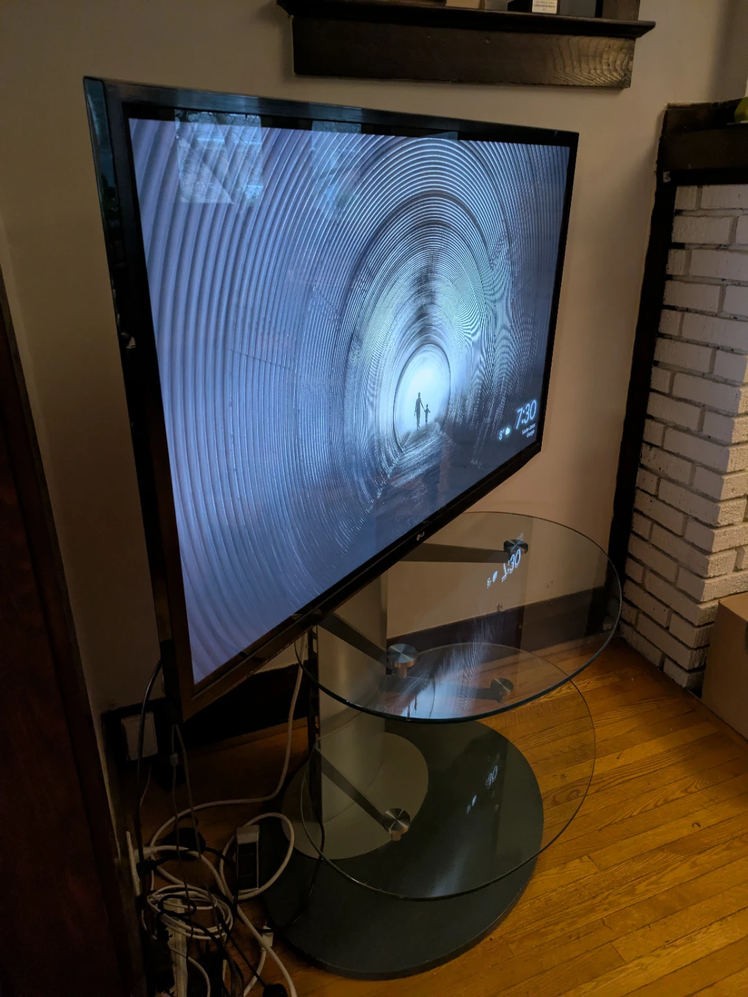 LG  50P A6500 TV and stand. Google Chrome cast. - photo 3