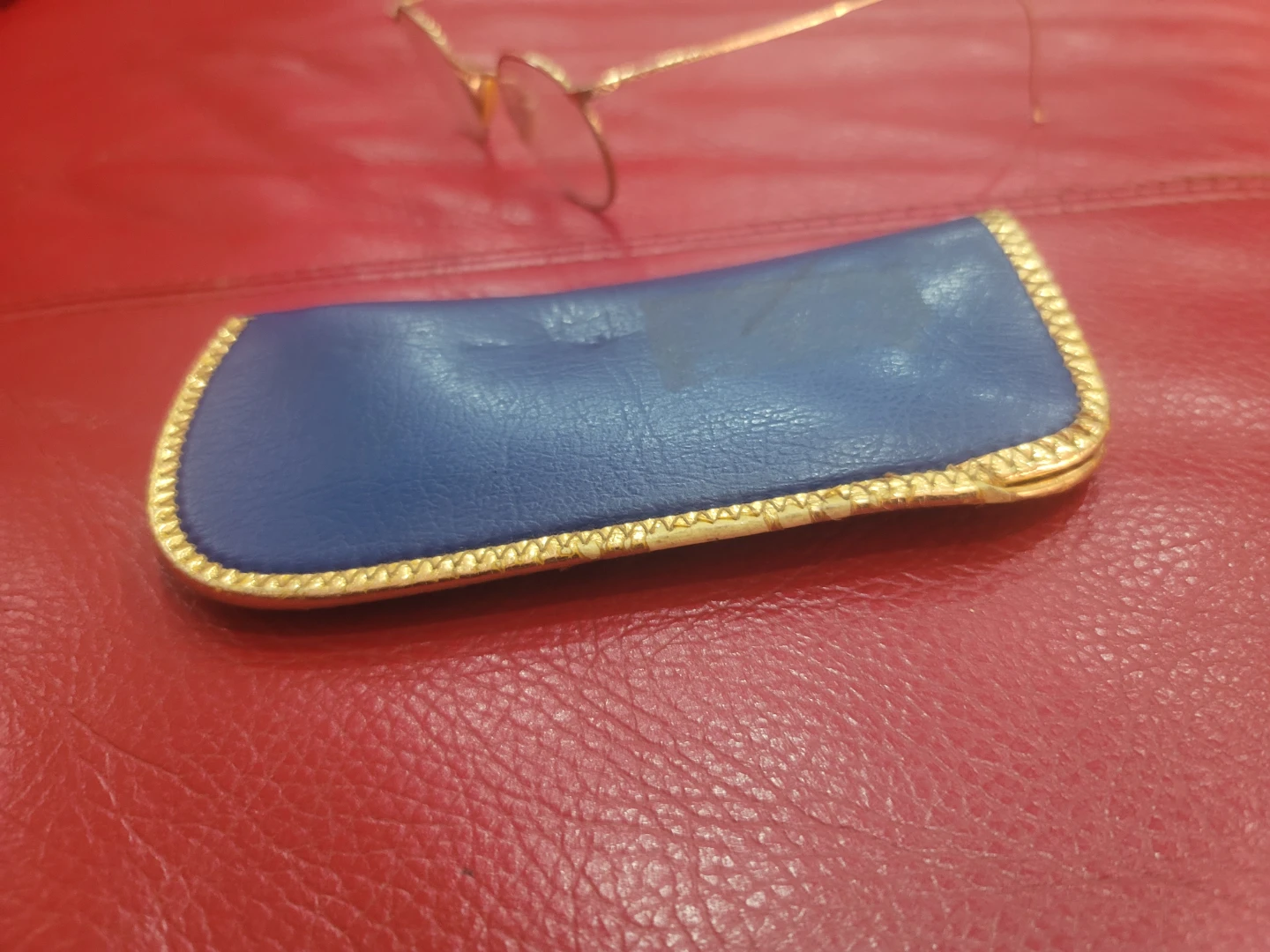 Gold wire frame reading glasses with blue case - photo 3