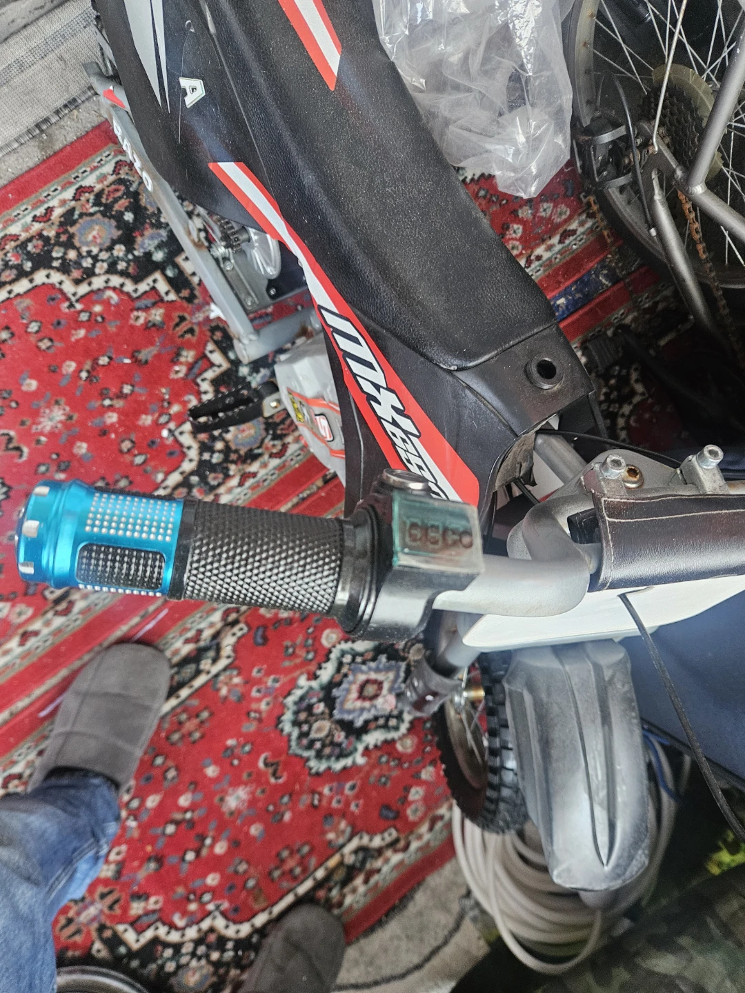 Razor MX  max E 350 Dirt Rocket Electric Motocross Motorcycle - photo 4