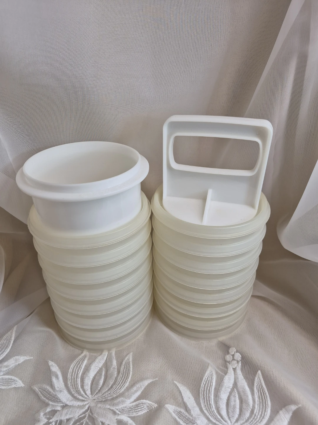 Tupperware 4" Round Hamburger Press with 16 - photo 4