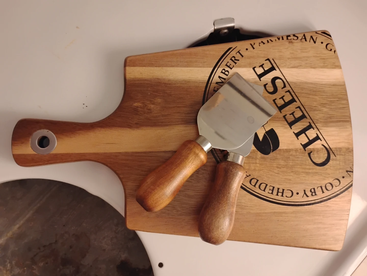 Wooden Cheese Board with 2 Cutters - photo 2