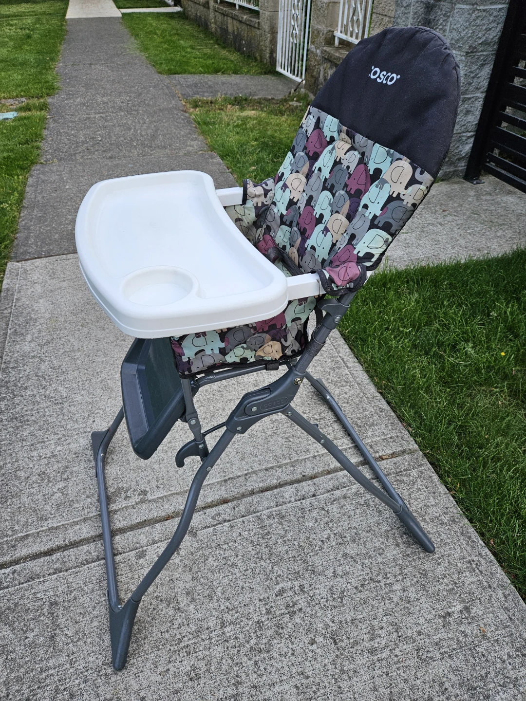 Cosco Foldable High Chair - photo 2
