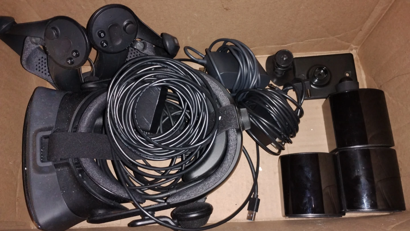 Valve Index VR Headset w/ Controllers & 3x base stations