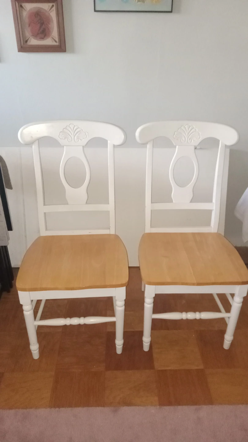 2 White Wooden Chairs with Natural Wood Seats