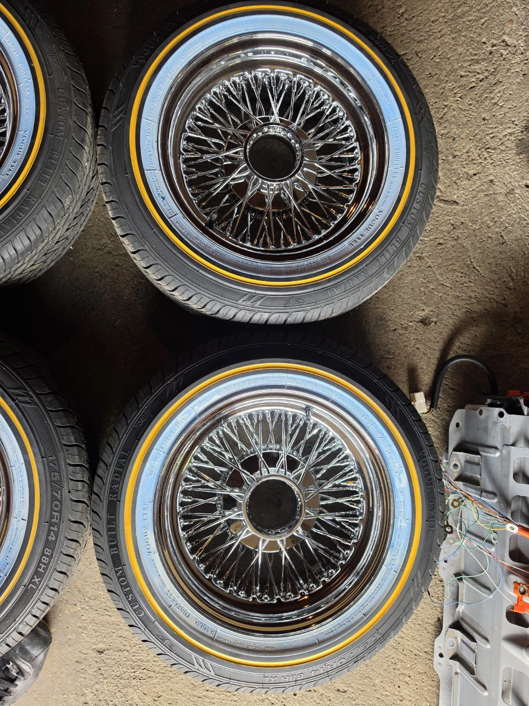 New 14 inch spoke Wire rims wheels New vogue tires - photo 3