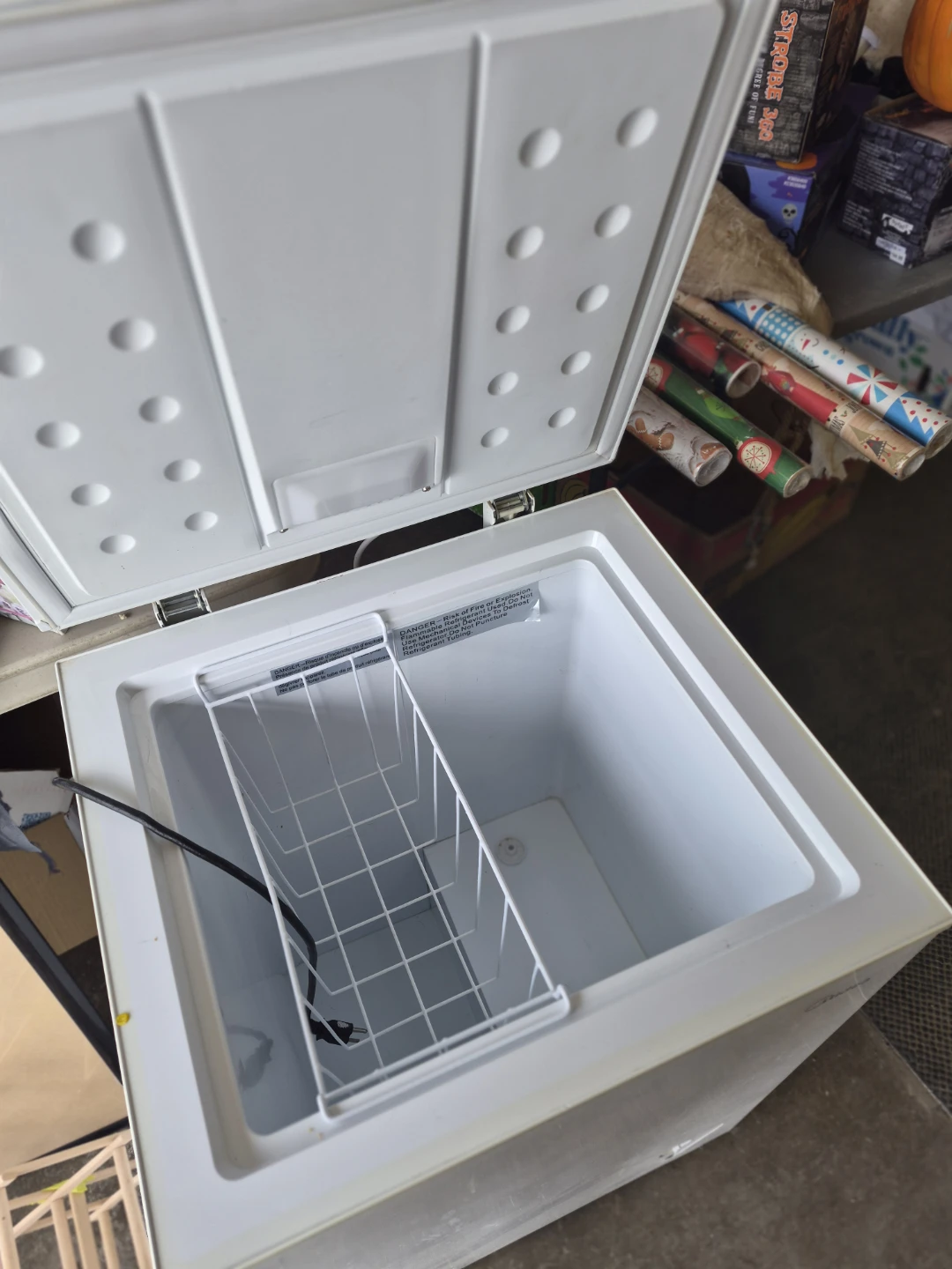 Midea Chest Freezer - photo 2