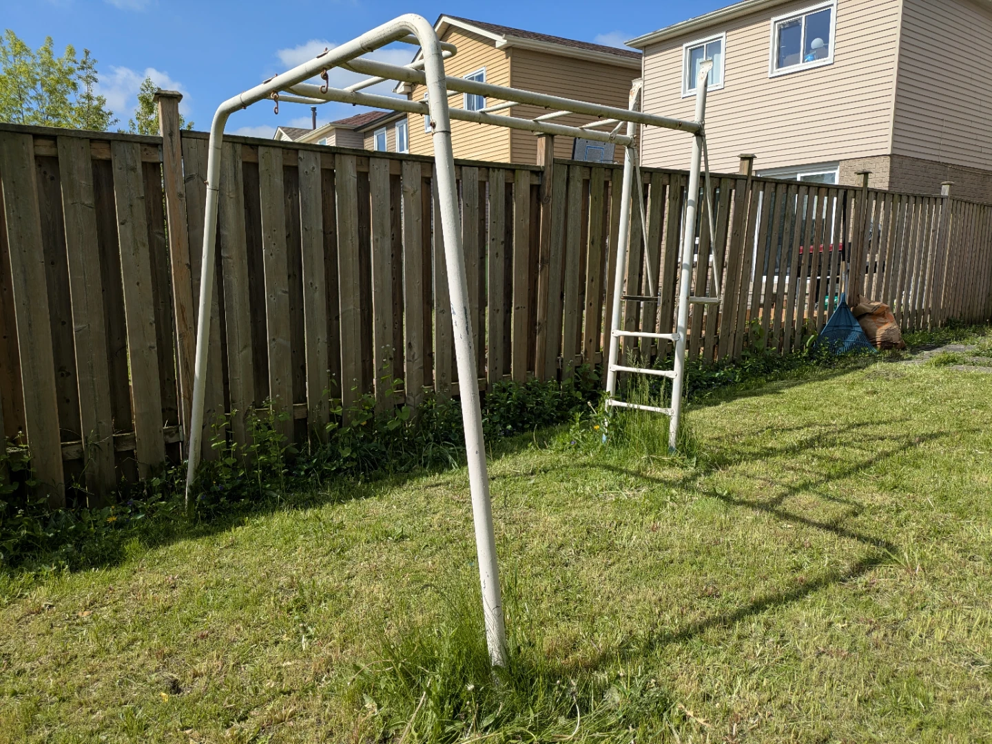 Outdoor metal monkey bars / jungle gym / swing frame - photo 3