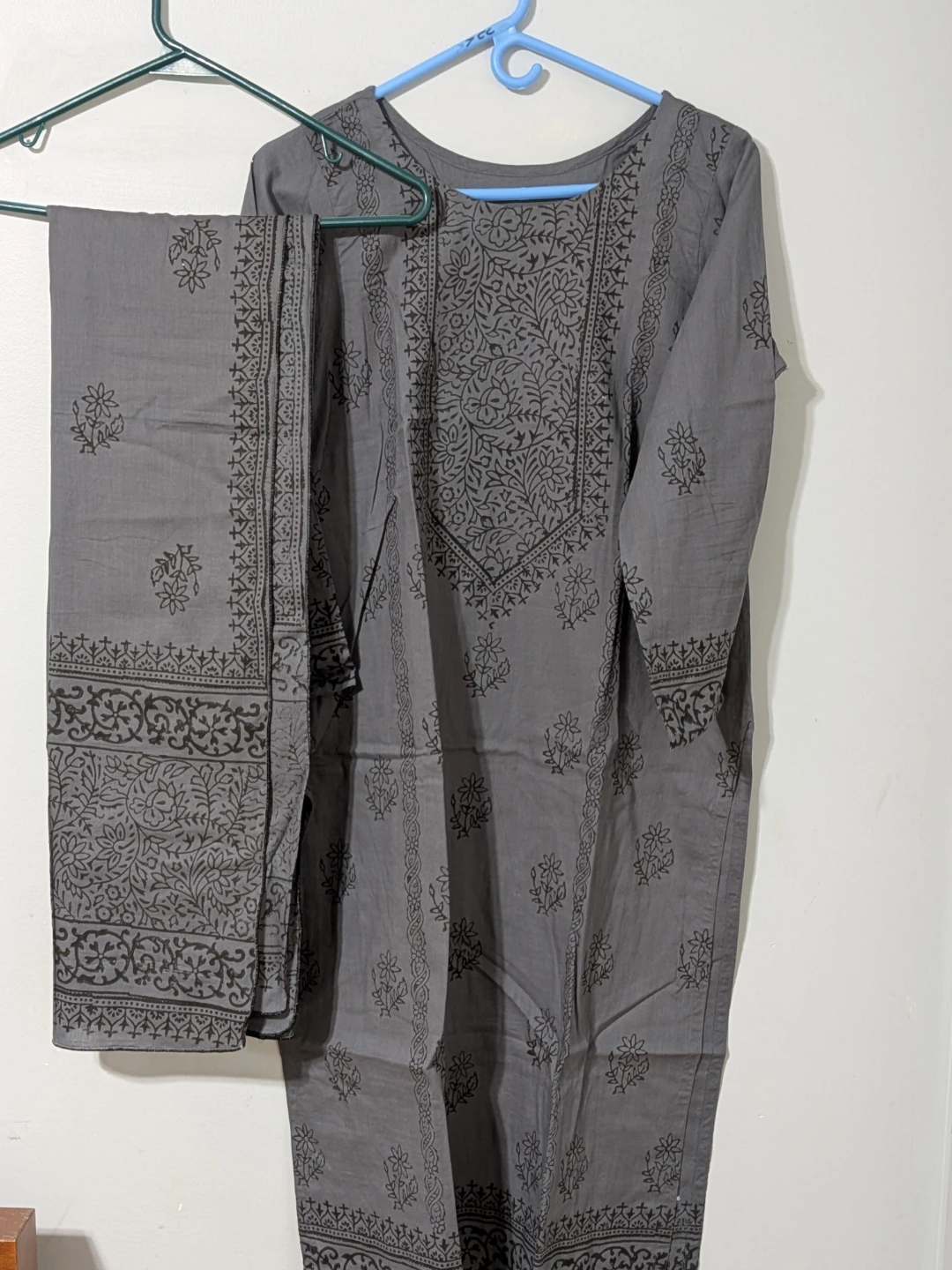Grey 2 Pc Lawn Suit with Block Print Gulahmed - photo 4