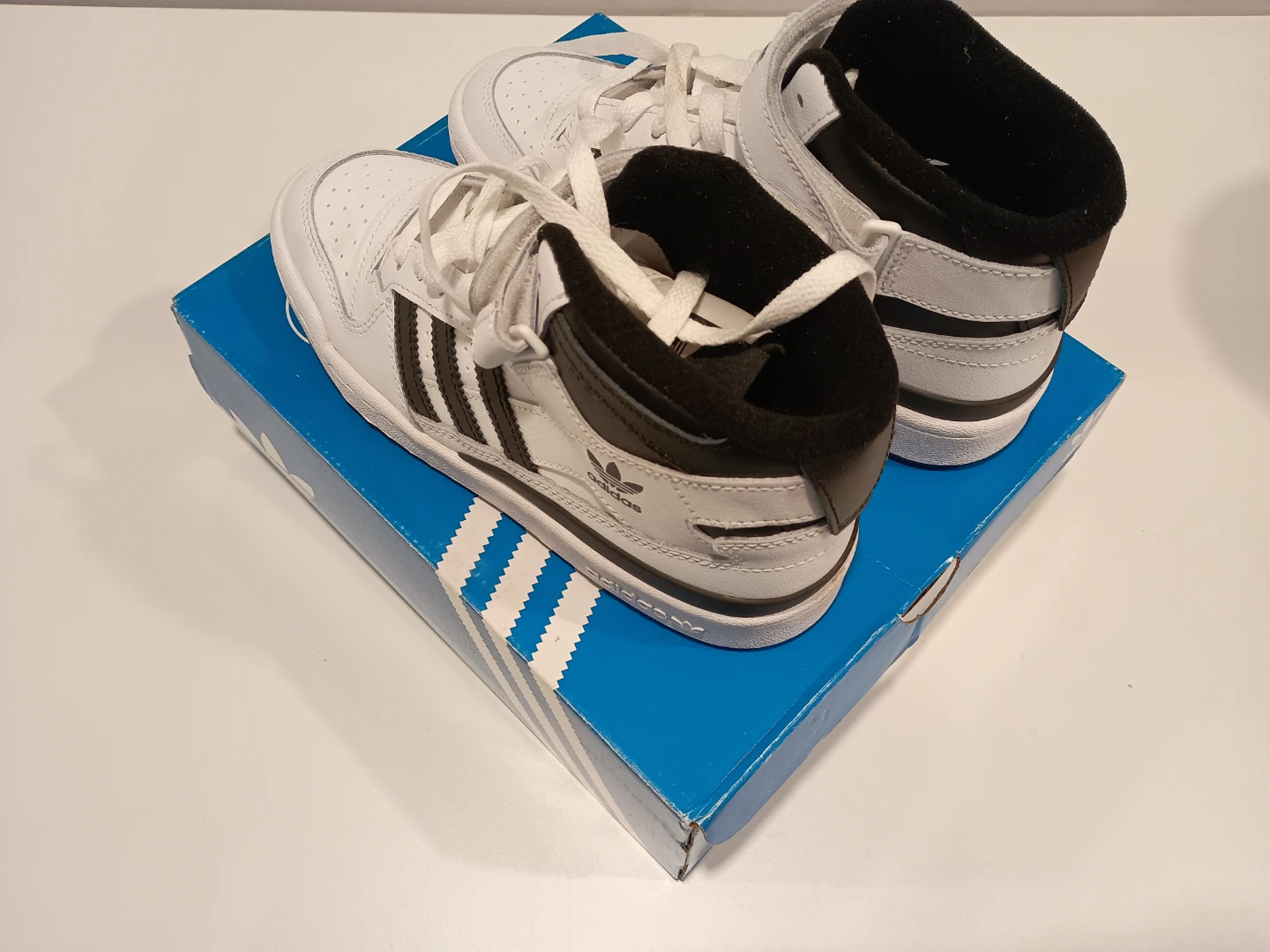 Souliers Adidas Forum Mid grandeur 5 noir et blanc - photo 4