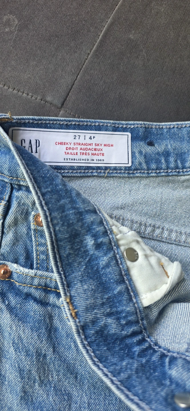 GAP Women's Cheeky Straight Sky High Jeans Size 27