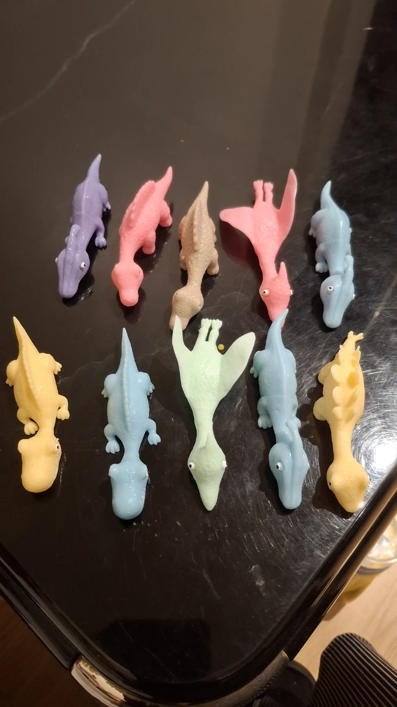 Set of 10 Dinosaur finger shooting toy