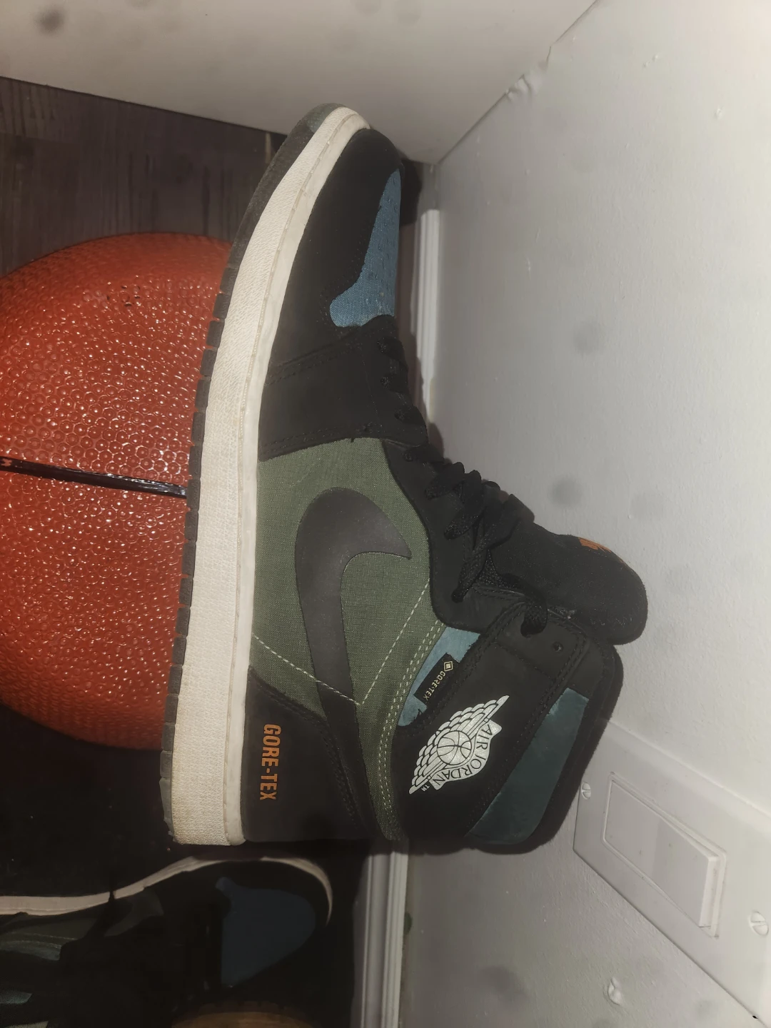Air Jordan 1 High OG Gore-Tex "Bordeaux" Sneakers - photo 3