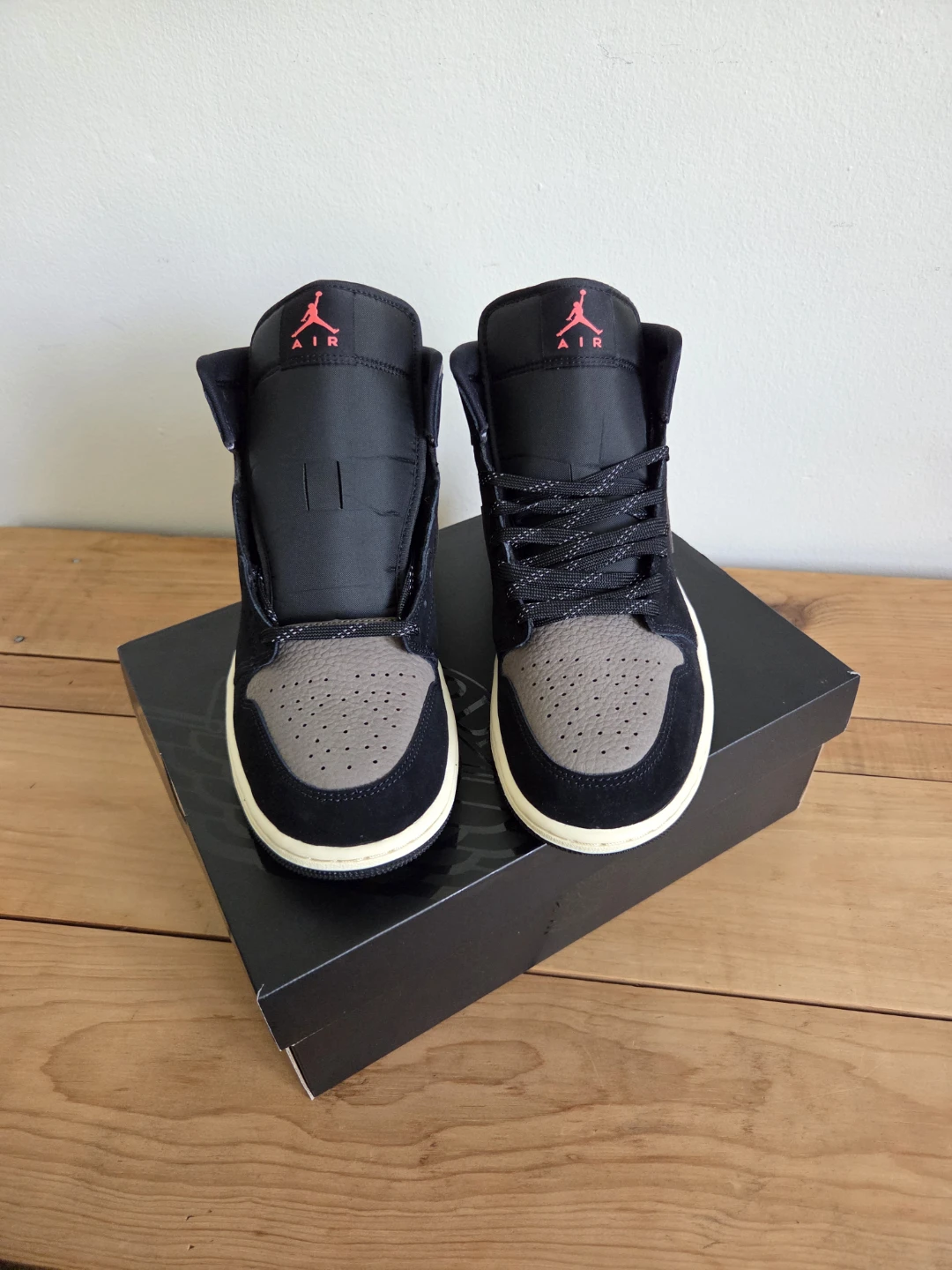 Brand New Nike Air Jordan 1 Mid SE Black/Olive Grey Mens 9 - photo 4