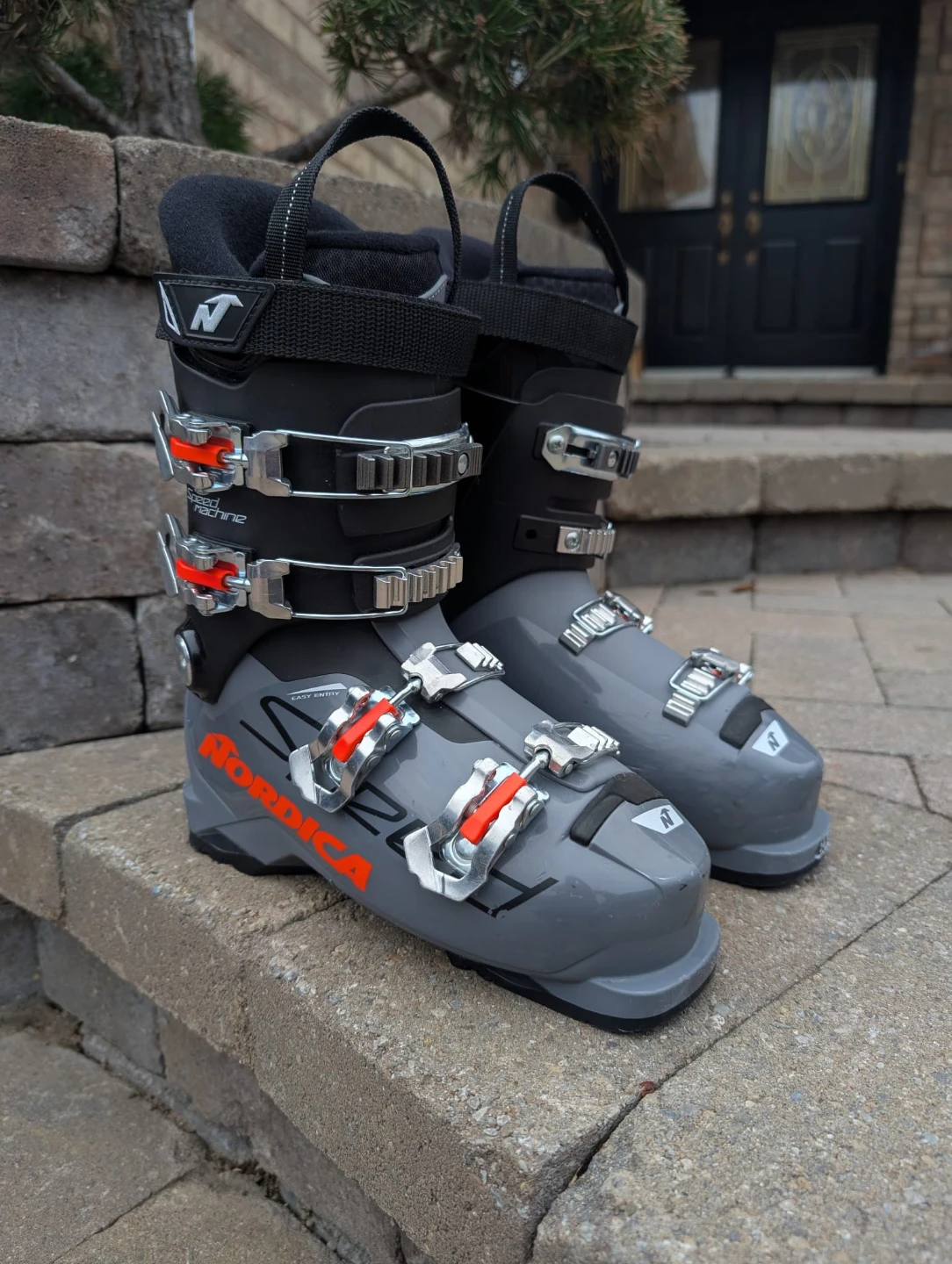 Nordica Speed Machine J4 Ski Boots - size 24 - 24.5