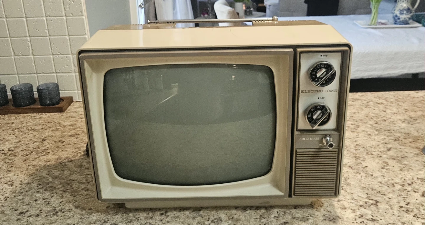 Electrohome Solid State Television - photo 2