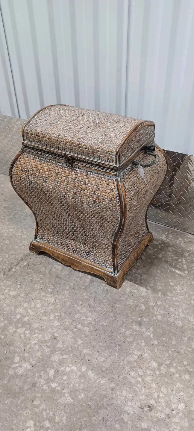 CLASSY SMALL CHEST  good condition  good quality - photo 2