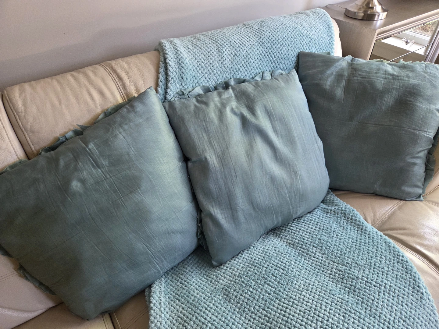 4pc Teal Decor Set: 3D Ruffled Rose Pillows &  Throw Blanket - photo 5