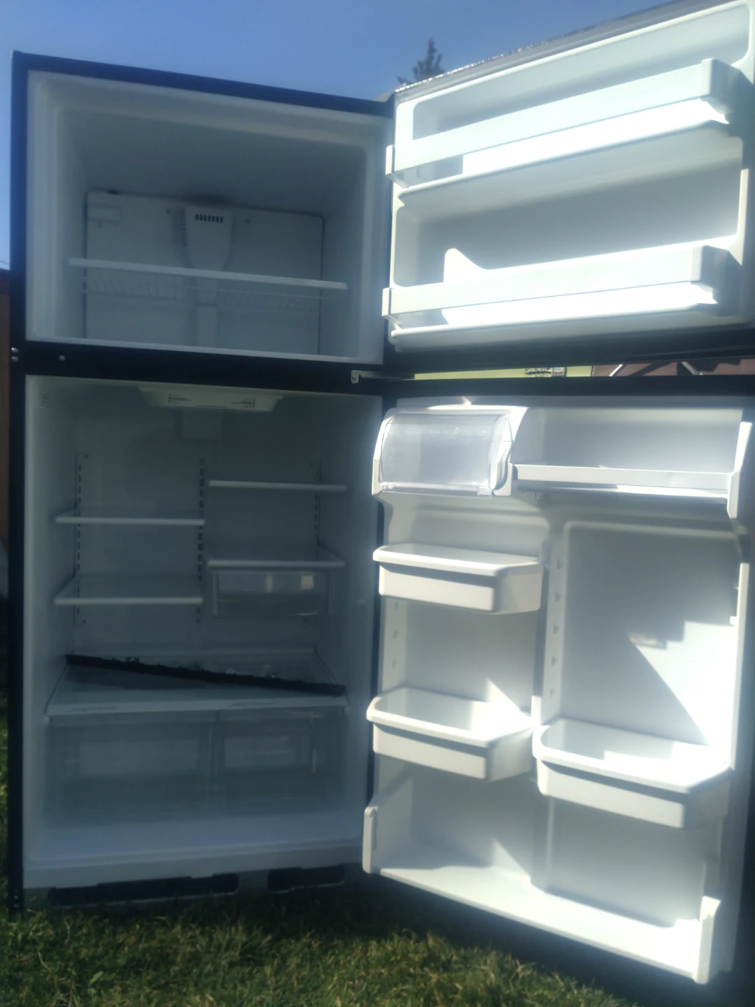 Whirlpool Refrigerator - photo 2
