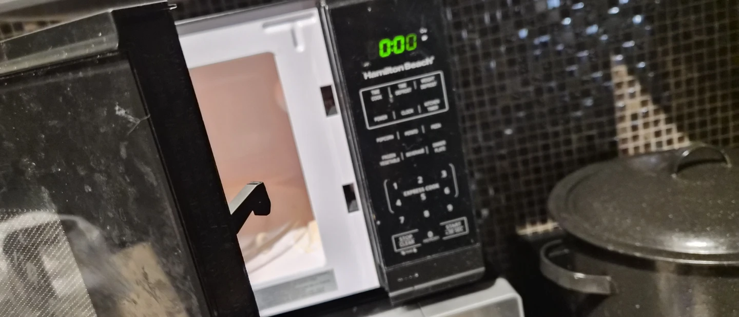 Hamilton Beach Microwave Oven - photo 2