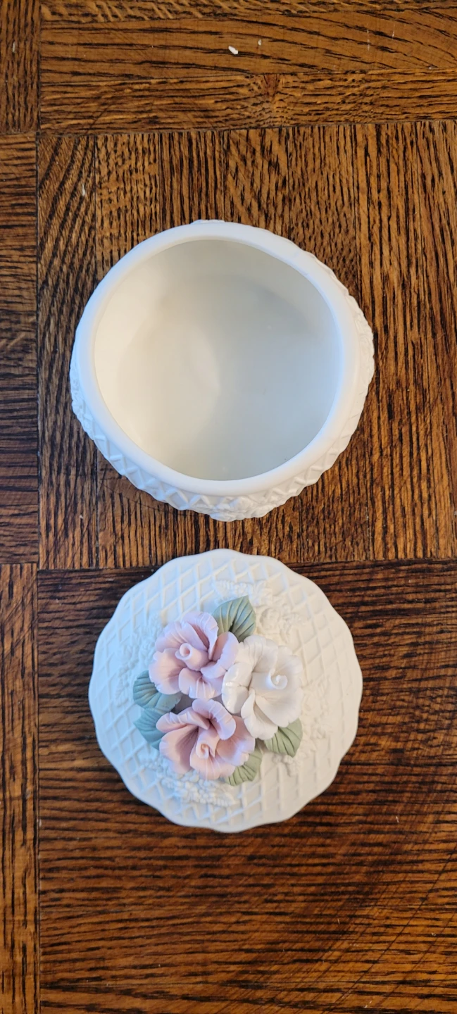Shiah Yih Porcelain Floral Trinket Box - photo 4