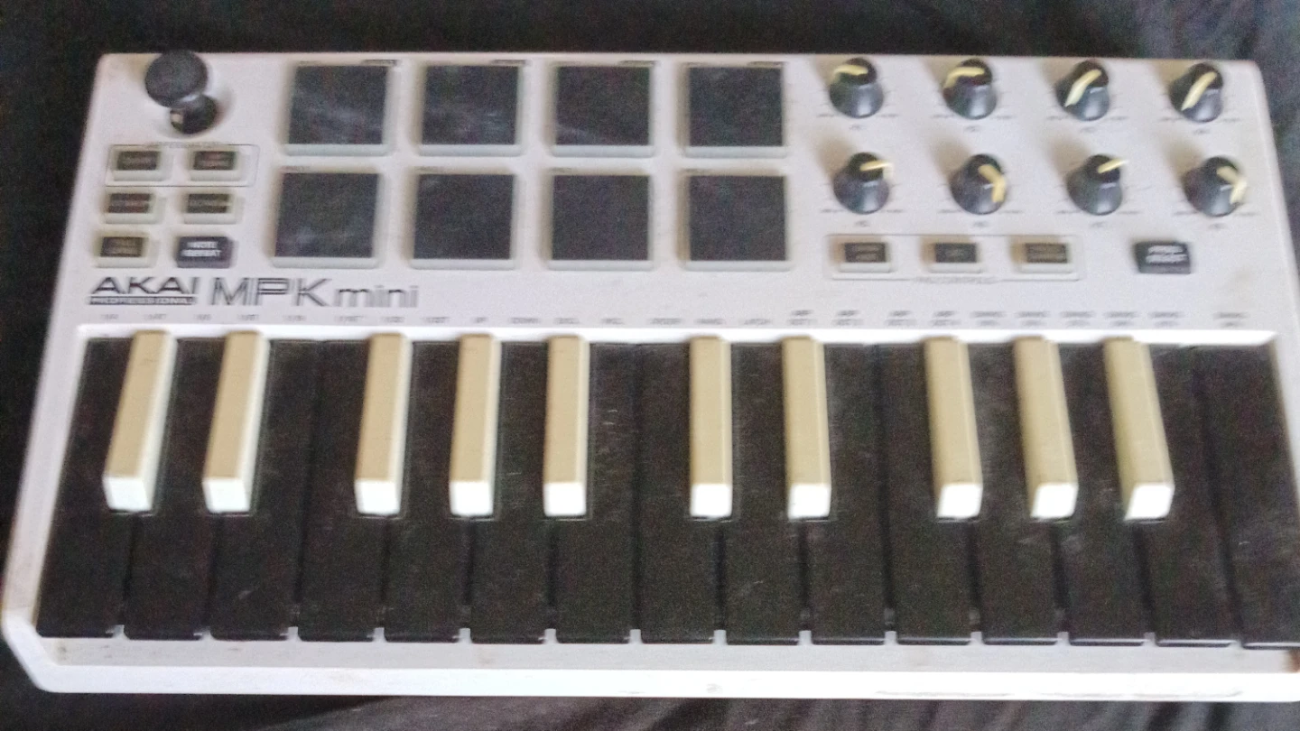 Akai MPK Mini Keyboard Controller