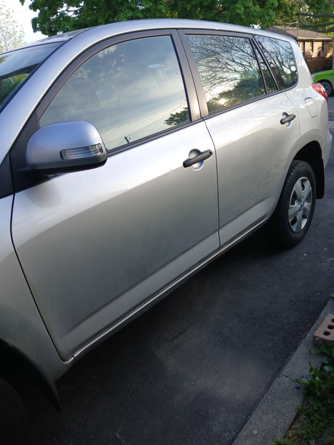 Silver Toyota RAV4 SUV 2011 - photo 3