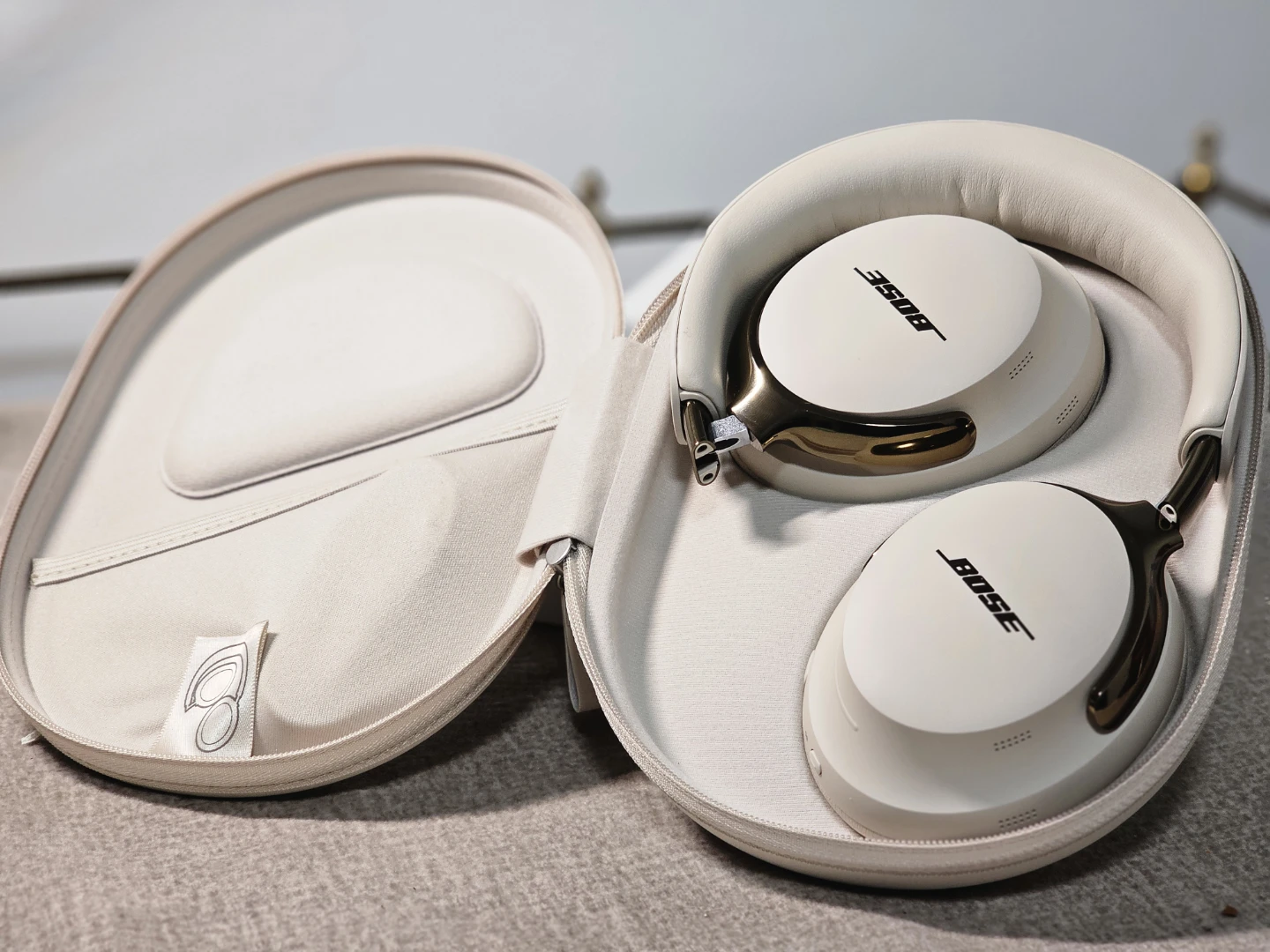 Bose QuietComfort Ultra 2 Noise Cancelling Headphones - White - photo 3
