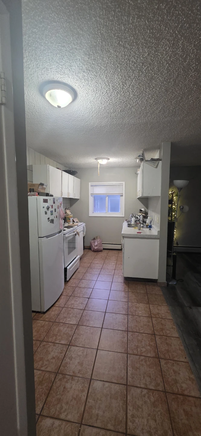 Apartment for 1250 on Whyte Avenue - photo 2