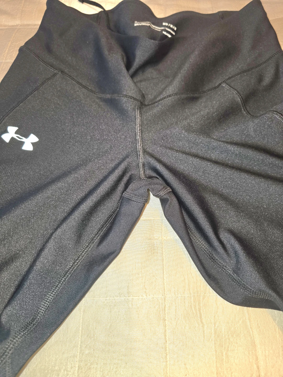 Under Armour Black Capris Size M - photo 3