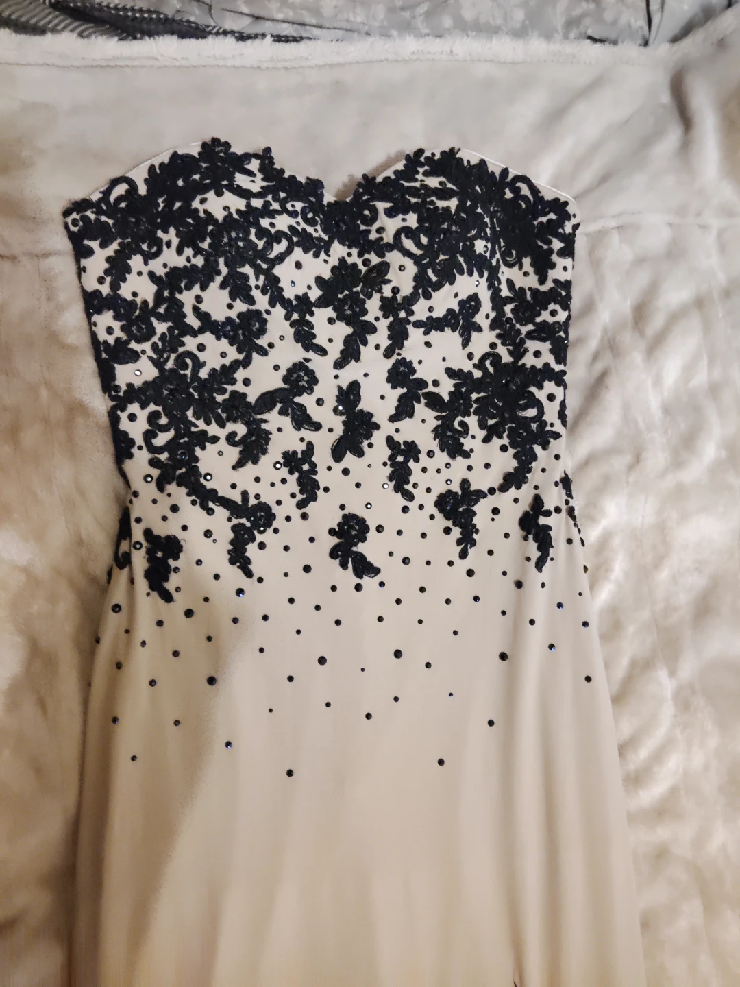 La Femme Strapless Beaded Lace Gown Size 4 - photo 2