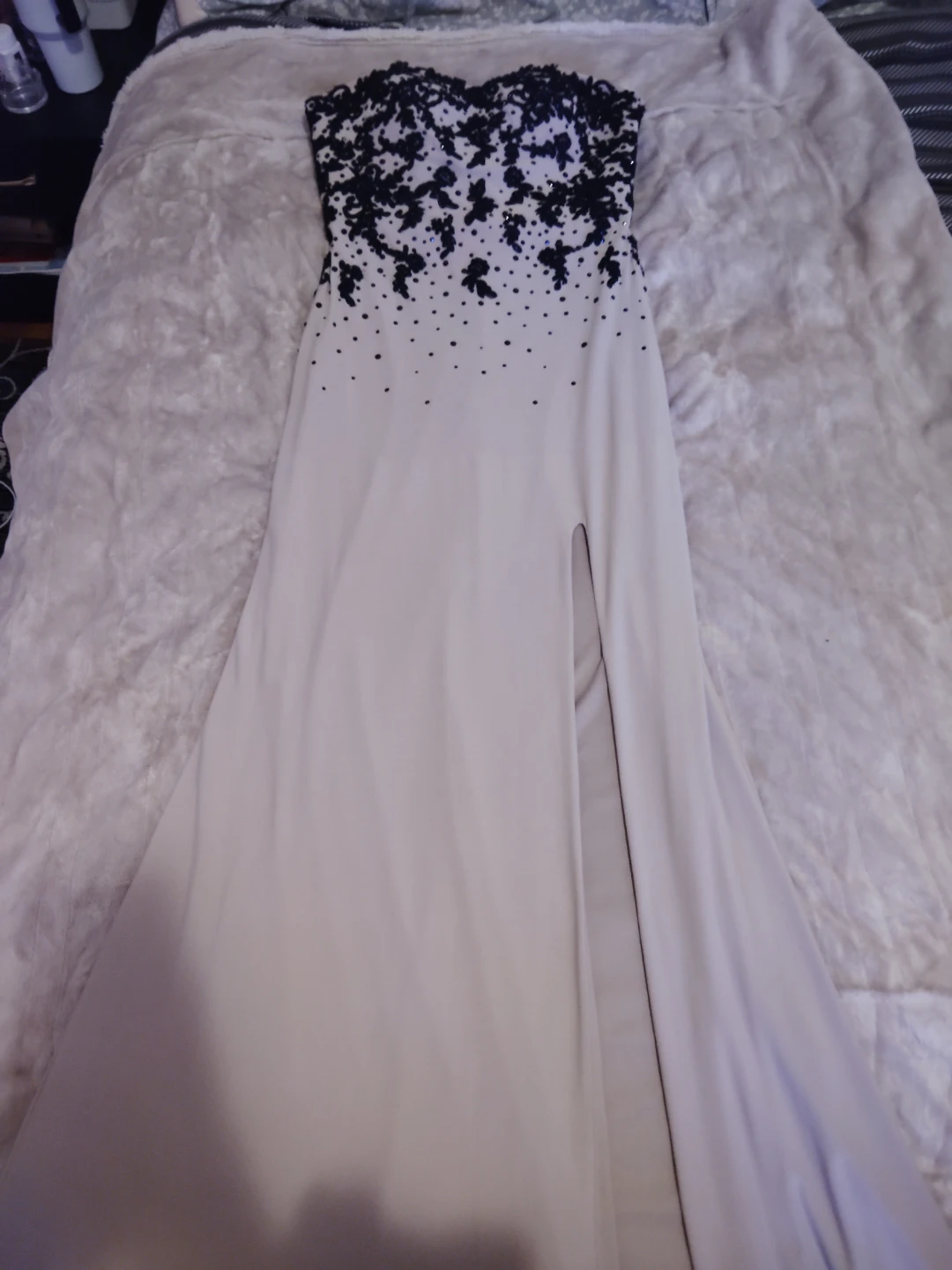 La Femme Strapless Beaded Lace Gown Size 4 - photo 3