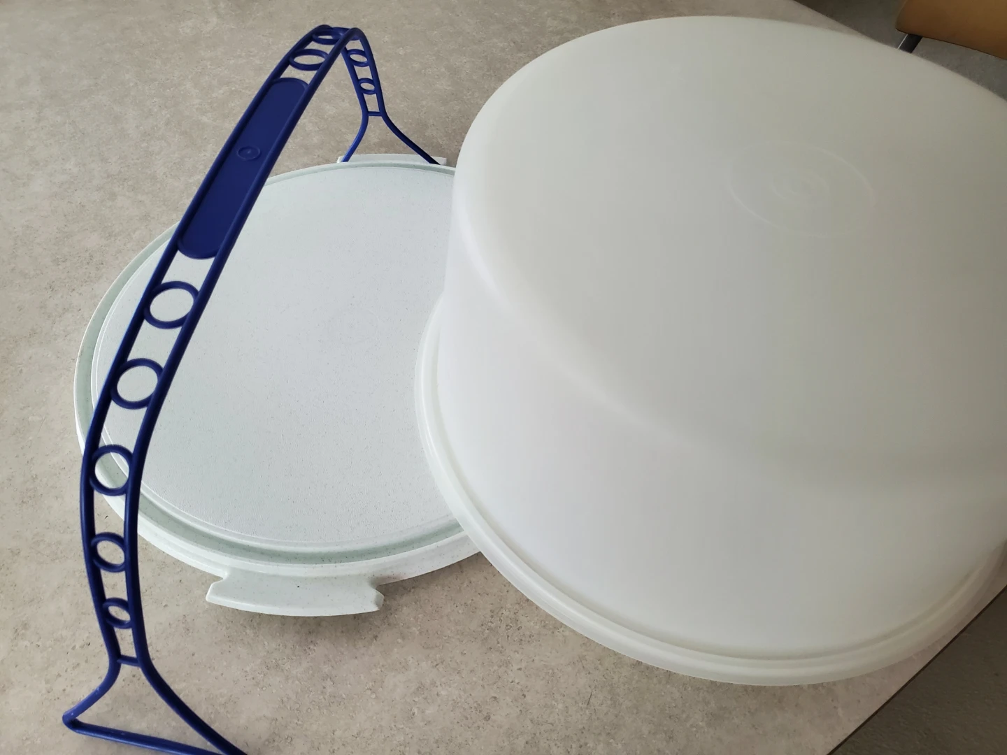 Tupperware Cake Taker Carrier - photo 3