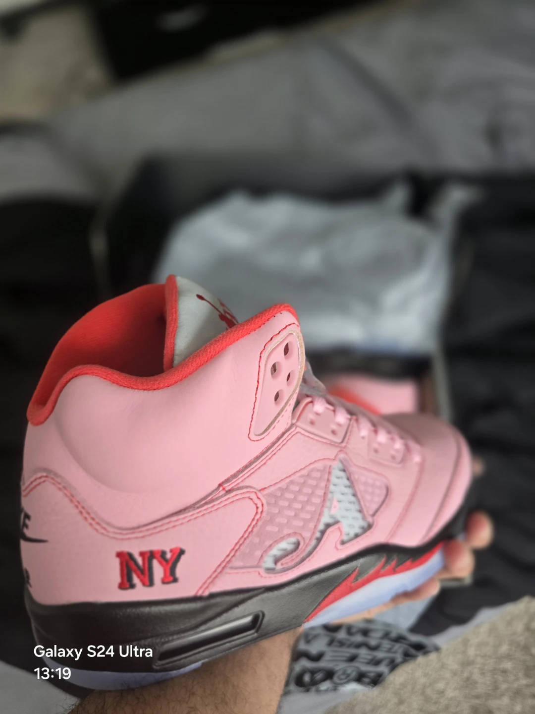 Jordan Retro Awake NY Arctic Pink size 7