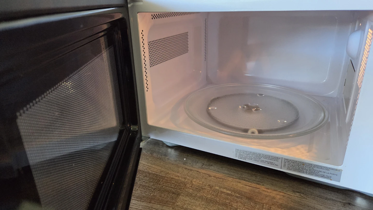 Danby Microwave DBMWO09201M1 - photo 4