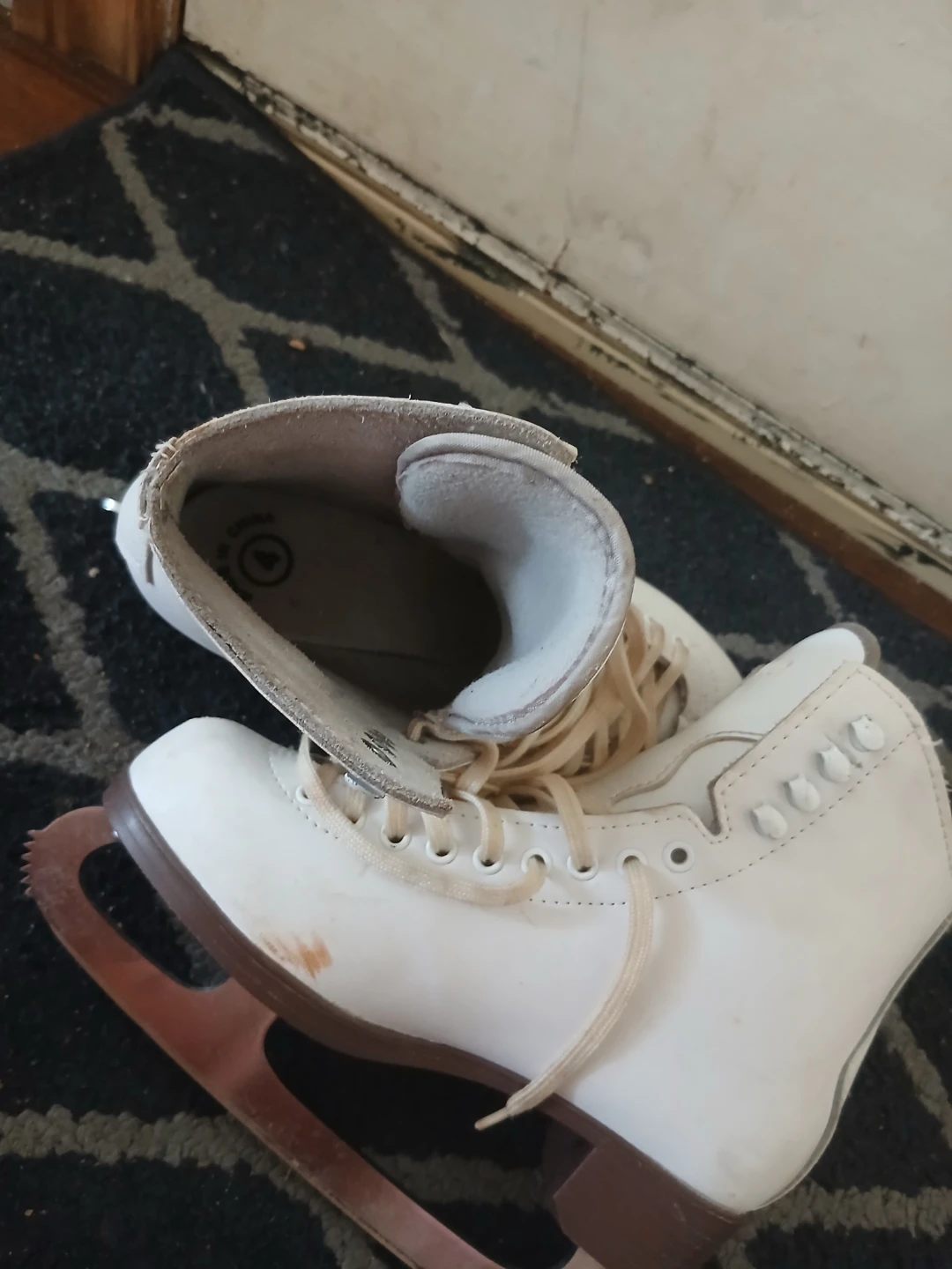 White Figure Skates - photo 3