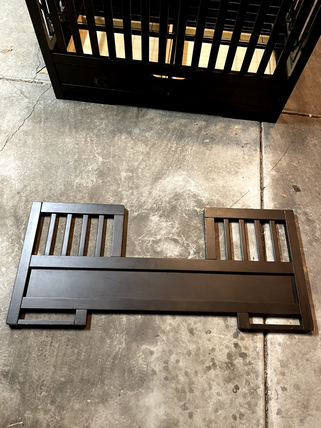 Baby Crib and 2 drawer dresser - photo 3