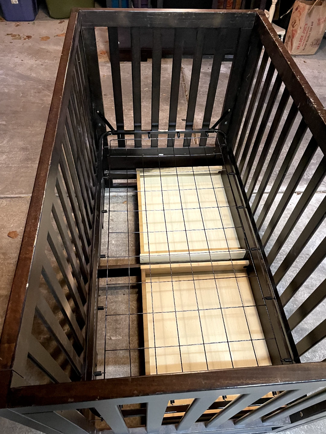 Baby Crib and 2 drawer dresser - photo 4