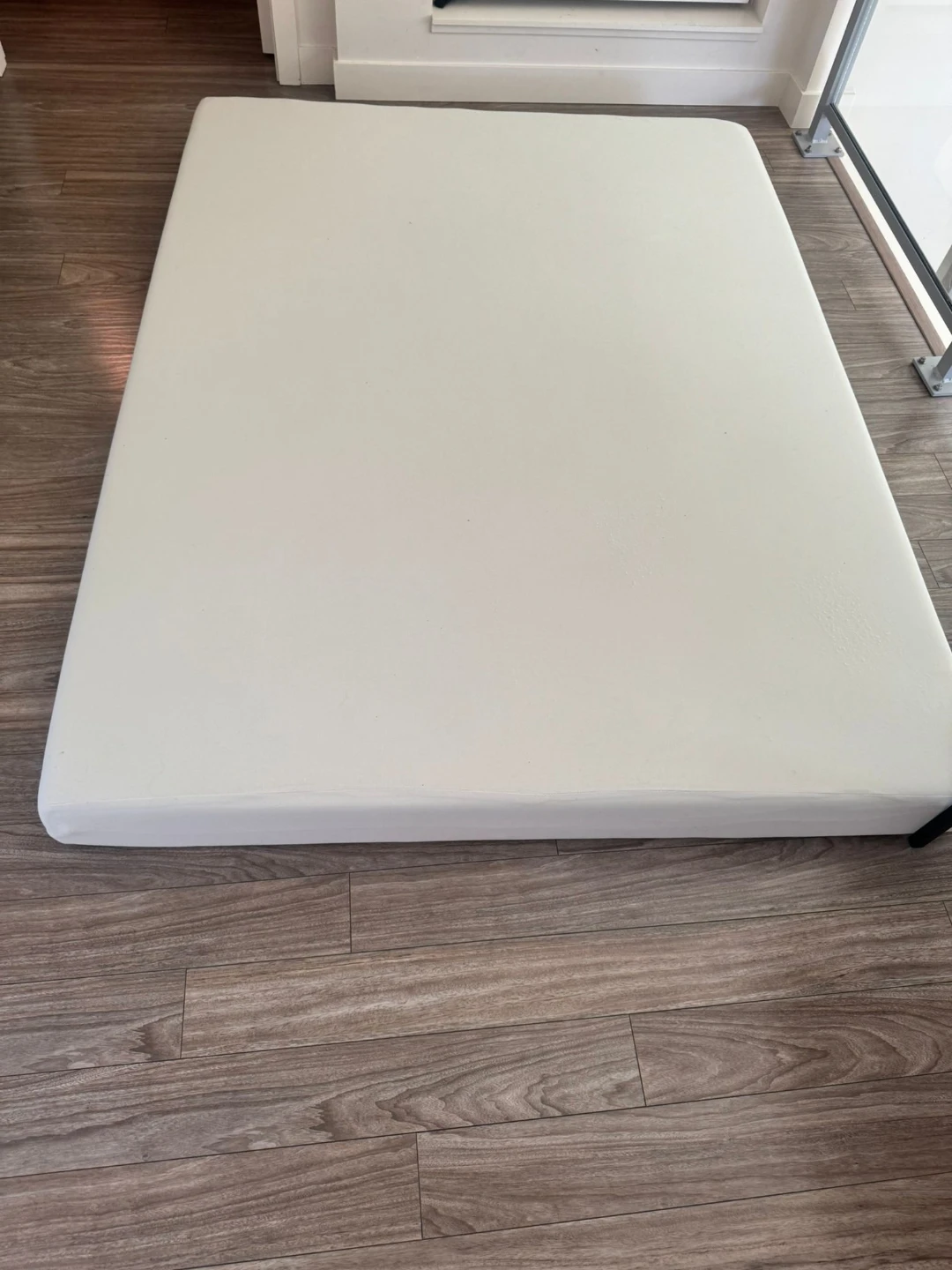 White Queen Size Bed mattress with cover - photo 2
