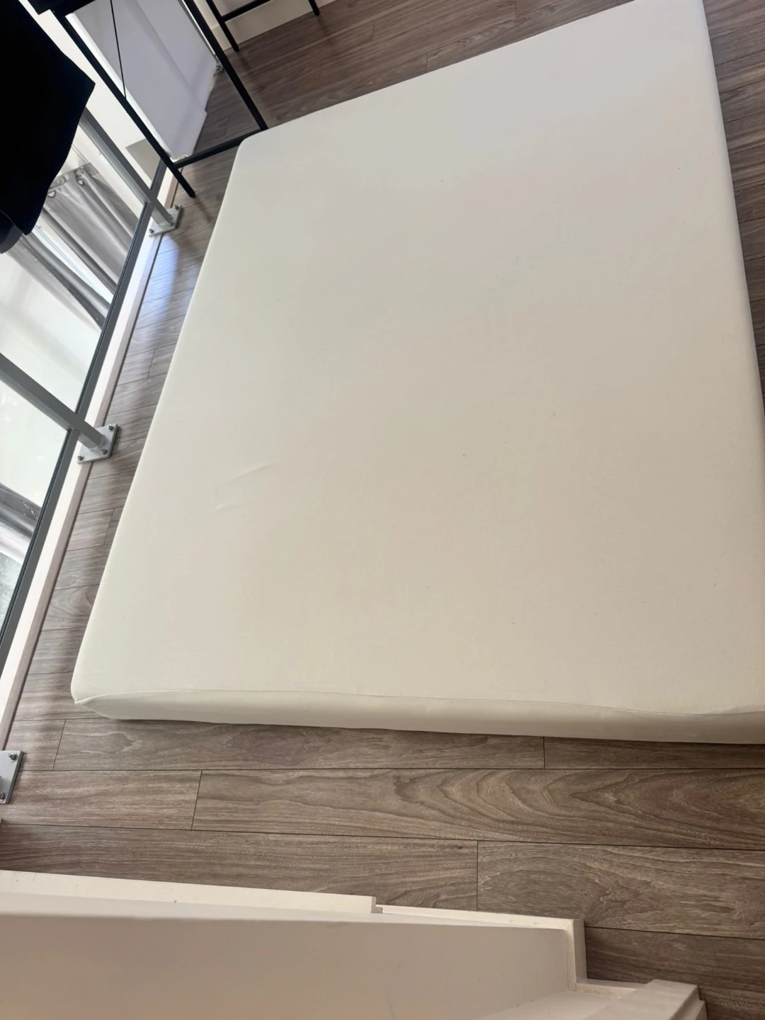 White Queen Size Bed mattress with cover - photo 4