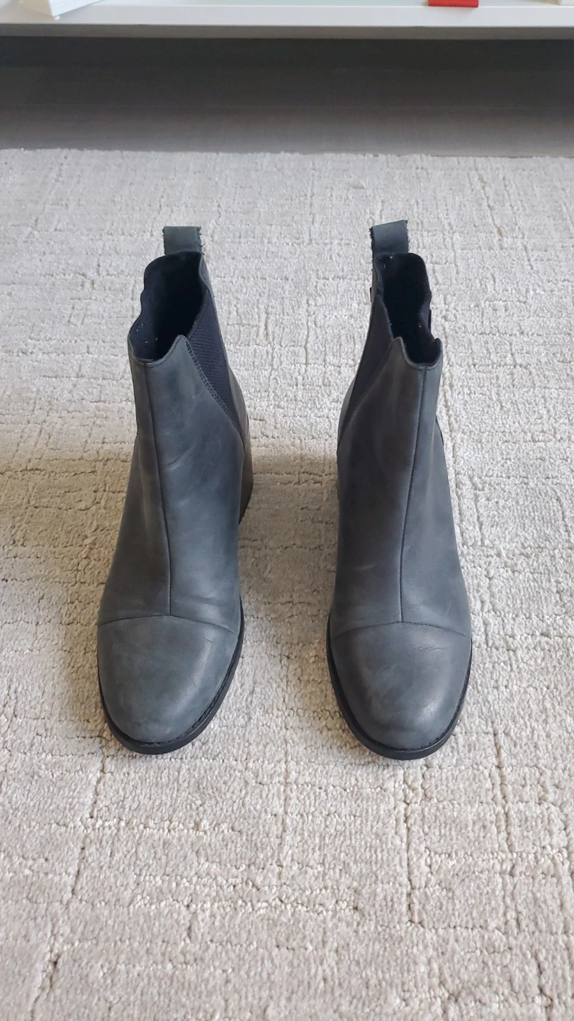 Black Leather Chelsea Boots - Women's Size 6 - photo 4