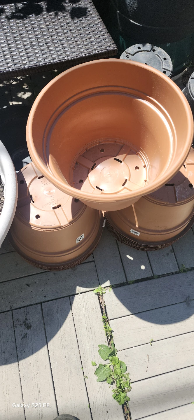Terracotta coloured plastic plant pots. $3.50 Each - photo 2