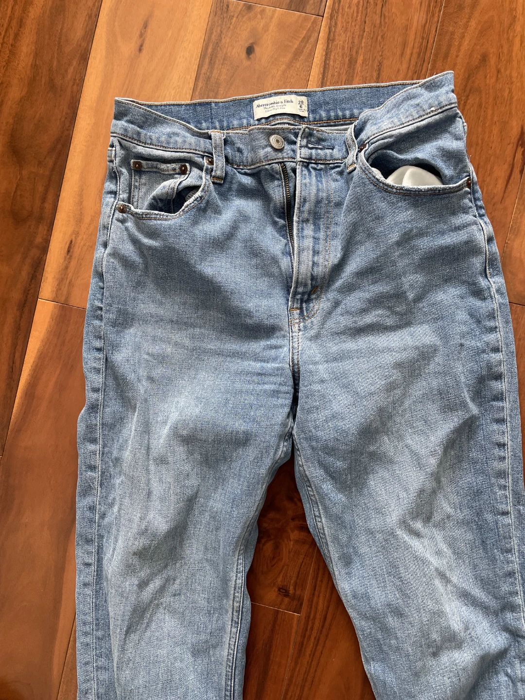 Abercrombie & Fitch Ultra High Rise Jeans Size 28 - photo 3