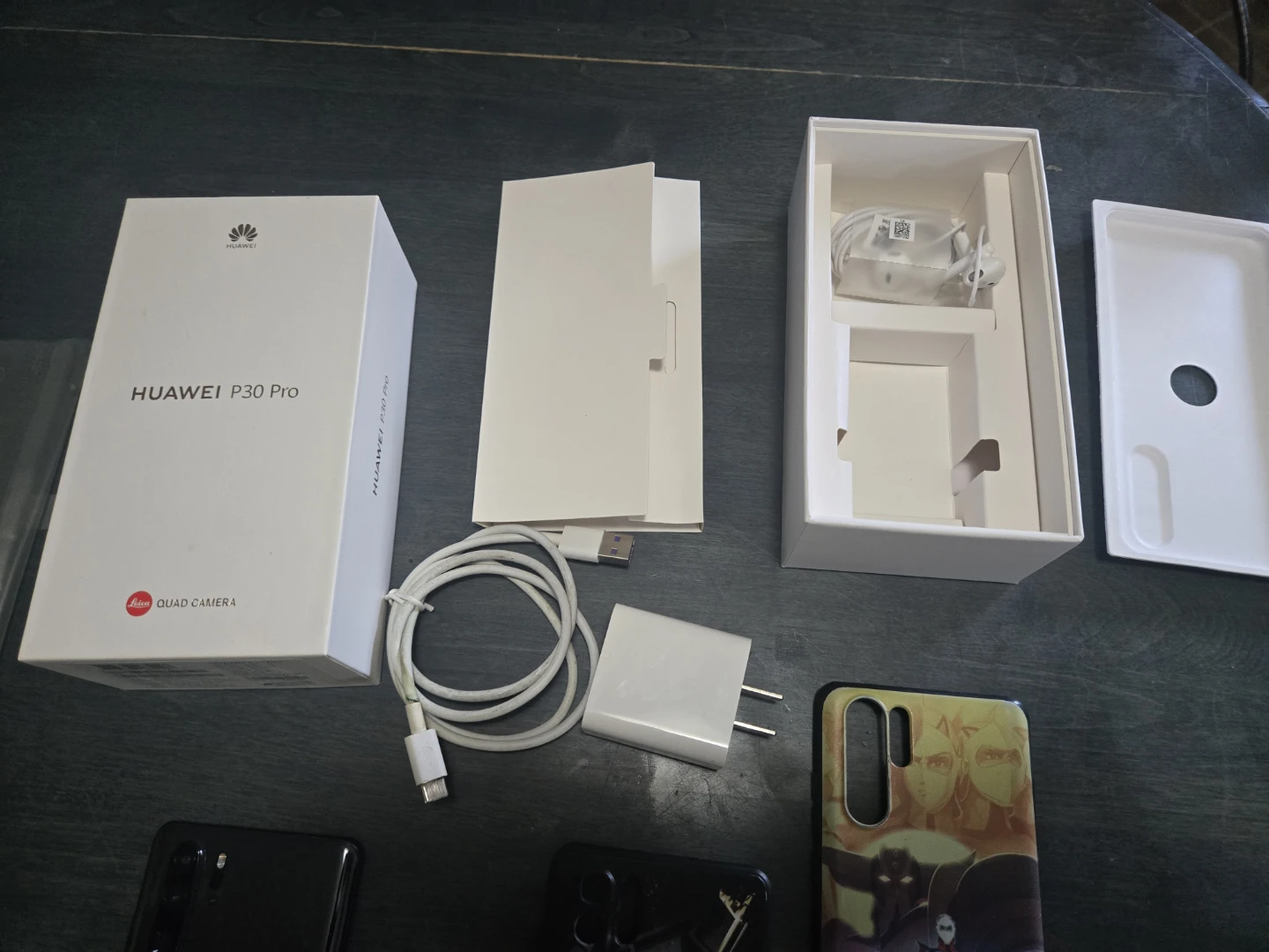 Huawei P30 Pro smartphone with charger and case - photo 3