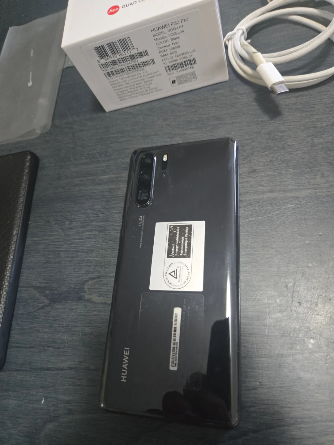 Huawei P30 Pro smartphone with charger and case - photo 5
