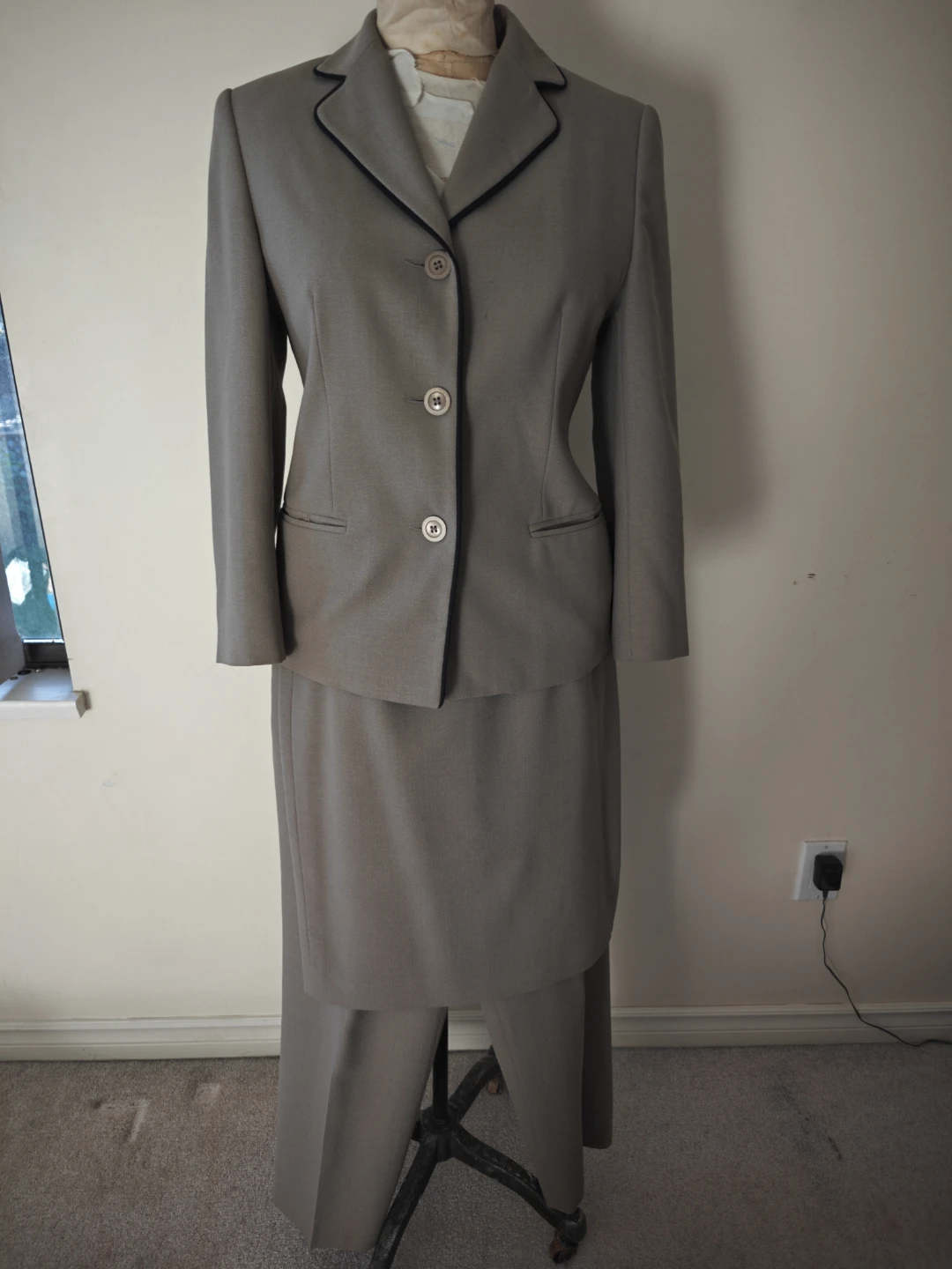Women's Two-Piece Suit Set - photo 2