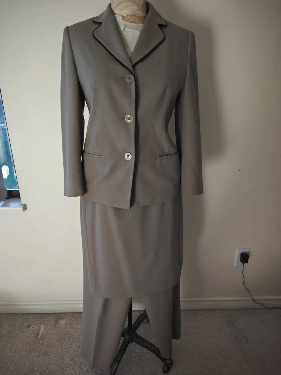 Women's Two-Piece Suit Set - photo 2
